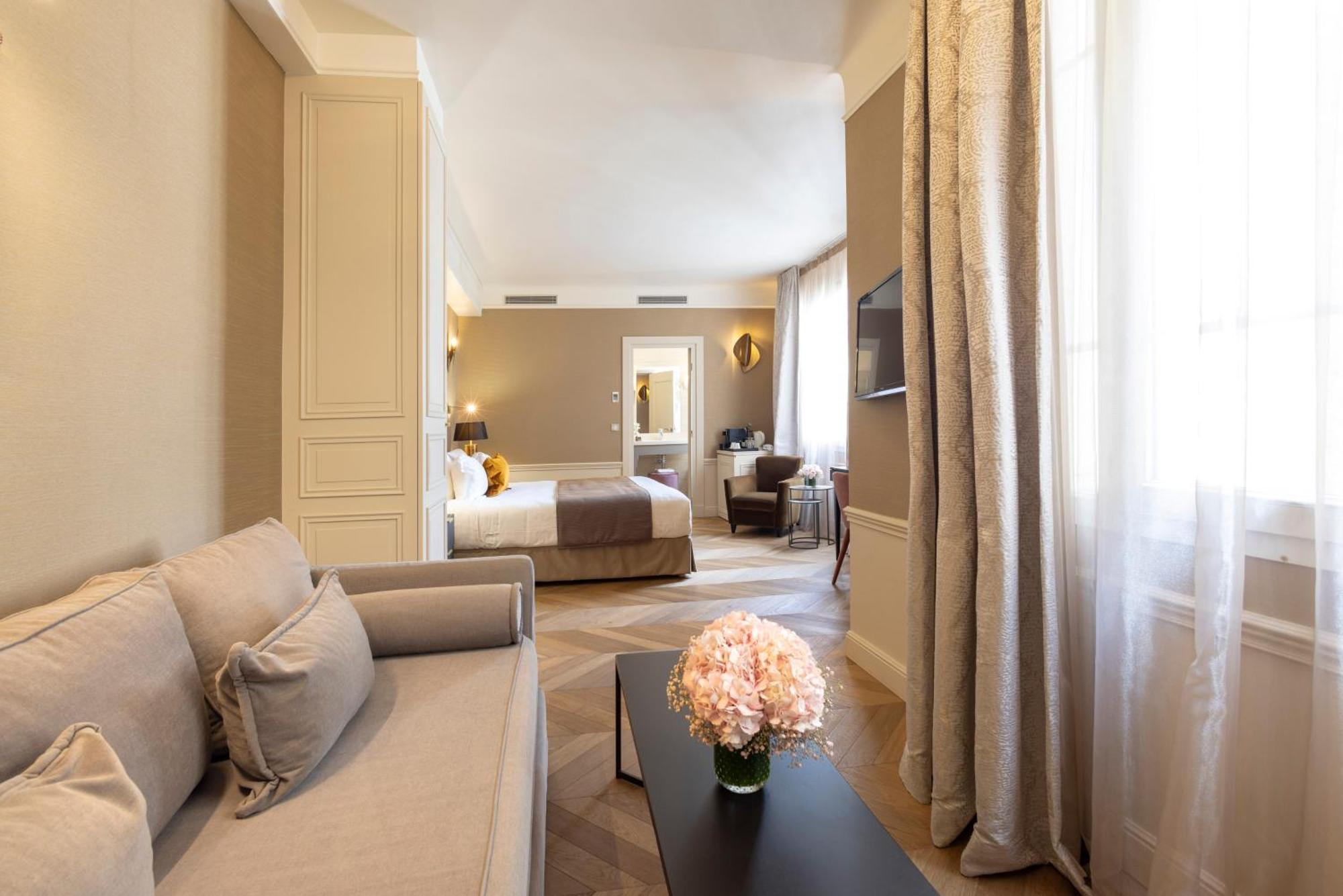 Deluxe Suite
